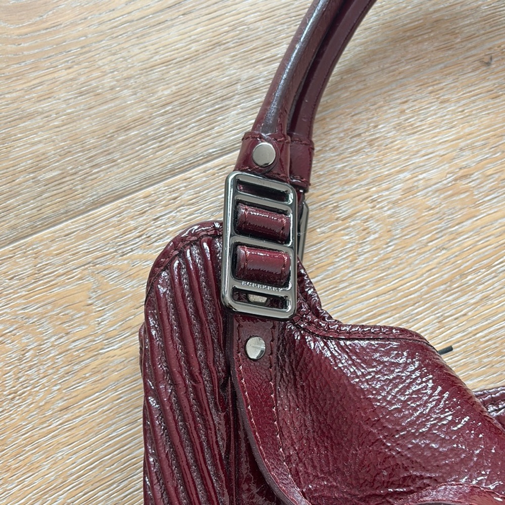 Burberry Elegant Burgundy Leather Handbag - Picture 4 of 10
